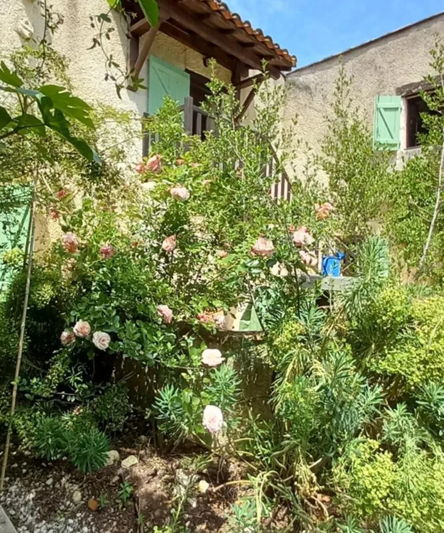 Gite De La Tarabelle, Maison Entiere Avec Grand Patio Et Spa A La Campagne Frausseilles Holiday home