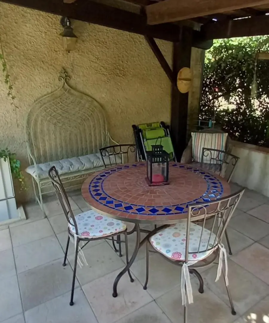 Gite De La Tarabelle, Maison Entiere Avec Grand Patio Et Spa A La Campagne Frausseilles